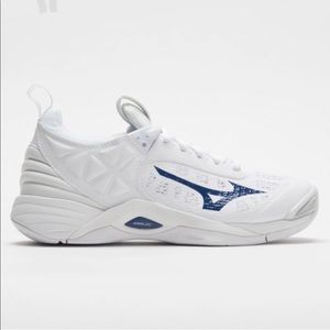 NWOT Wave Momentum Mizuno Volleyball Shoes